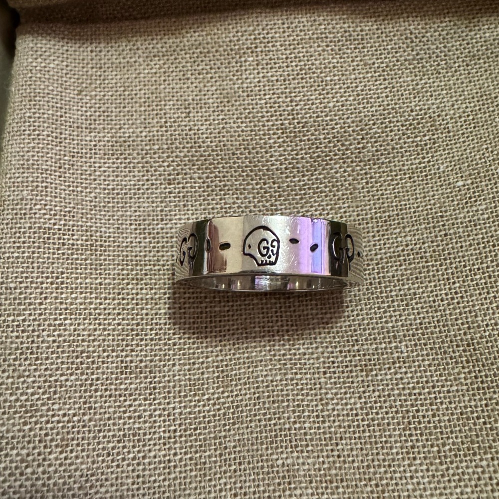 Gucci Silver Band with Iconic Logo